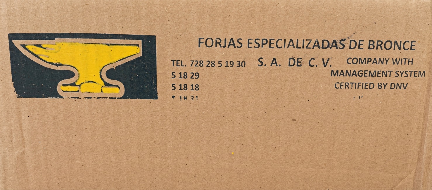 Impresión original desgastada en la caja de cartón de FEBSA